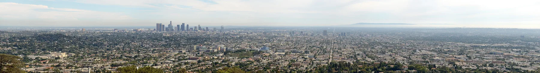 Long panoramic view across Los Angeles from Griffith Observatory